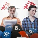 El presidente de MSF, José Antonio Bastos, junto a Inés Thiebaut