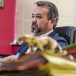 El presidente de SOS Bebés Robados, Enrique Vila, en un momento de la entrevista.