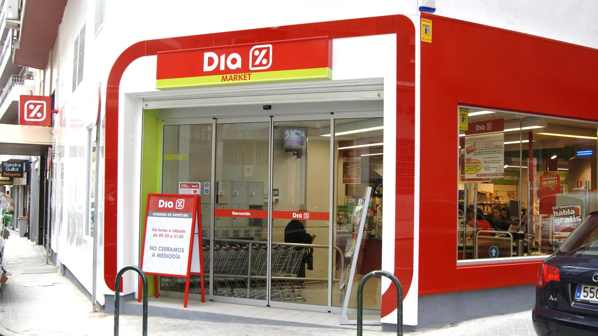 Exterior de una tienda de Dia
