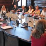 La Diputación Permanente se reunió ayer en el Parlament. CiU y ERC hicieron valer su mayoría para impedir que tres consellers expliquen en el Parlament el alarmante fenómeno de la malnutrición infantil.