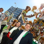 El presidente de la Generalitat valenciana visitó ayer Crèmor, ganadora del concurso de gaiatas de las fiestas de la Magdalena 2019