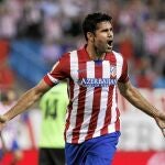 Diego Costa celebra uno de sus goles a Osasuna