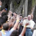 Francisco con un grupo de jóvenes en la Jornada Mundial de la Juventud