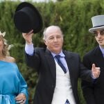 El cantante José Manuel Soto acompañado por su familia