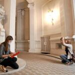 Ana y Teresa son dos de las arquitectas del proyecto. Esta semana revisaron el edificio de 1906 de Antonio Palacios junto a la Castellana