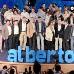 El PP quiso trasmitir ayer unidad pese a los últimos escándalos de corrupción. En la imagen, junto a los ministros de Economía e Industria