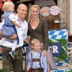 Arjen Robben, su mujer, Bernadien, y sus hijos