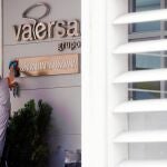 Los trabajadores que realicen servicios públicos esenciales no podrán acogerse a este permiso