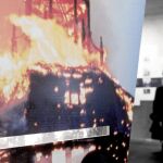 Una sinagoga en llamas en una exposición en Berlín