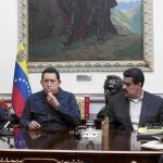 El dirigente, con Maduro al anunciar su recaída