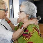 Teresa Gimpera y Colita, ayer, en el funeral de MasponsEfe