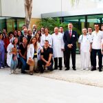 En la gráfica, los nuevos estudiantes que han elegido el Hospital de Torrevieja, del Grupo Ribera Salud, para realizar las especializaciones del MIR, junto a los que ya se encuentran inscritos y sus profesores