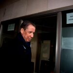 Zaplana, tras firmar en la oficina de presentaciones de la Ciudad de la justicia. Foto Kike Taberner