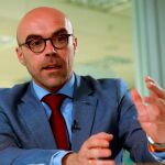 El cabeza de lista de Vox al Parlamento Europeo, Jorge Buxadé, durante una entrevista con Efe