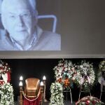 La capilla ardiente del director teatral Miguel Narros en el Teatro Español, que él dirigió durante diez años
