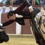 Ventura se adorna en un desplante en el tramo final de una de sus faenas de ayer en Valladolid