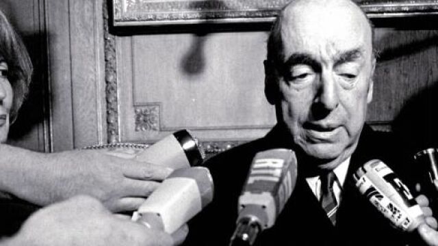 El escritor, durante la rueda de prensa en París después de conocer que le habían concedido el premio