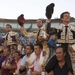 La terna sale a hombros del coso pacense