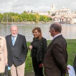 José Valín visita los trabajos en la margen izquierda del río Duero junto a Rosa Valdeón y Clara San Damián, entre otros