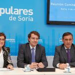 El secretario autonómico del PP, Alfonso Fernández Mañueco, en el centro, con Marimar Angulo y Antonio Pardo
