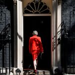 Theresa May vuelve al 10 de leaves after delivering a statement in London, Britain, May 24, 2019. Reuters/Toby Melville