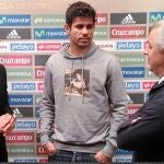 Diego Costa, con el doctor Celada y el doctor Villalón