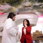 Díaz Ayuso durante la visita al Hospital de Fuenlabrada, donde ha presentado parte de sus propuestas sanitarias de cara a las elecciones.