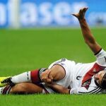 Khedira se lesionó después de intentar robar el balón a Pirlo en el Italia-Alemania