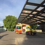 Un ambulancia de Samur trasladó al herido al Hospital Clínico