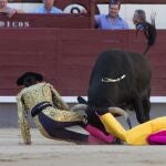 El primero de Aurelio Hernando hace carne en el novillero pucelano Jorge Escudero, que fue a recibirlo a portagayola