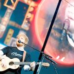 El cantante salió al escenario con su guitarra acústica. Foto: Rubén Mondelo