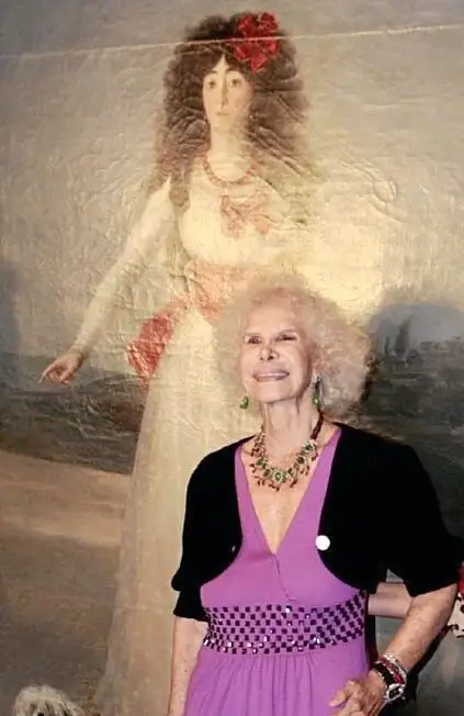 Doña Cayetana, durante la exposición de la Casa de Alba