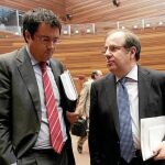 El presidente Herrera charla con el líder de la oposición, Óscar López
