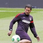 Simeone dirigirá hoy el primer entrenamiento de la plantilla del Atlético