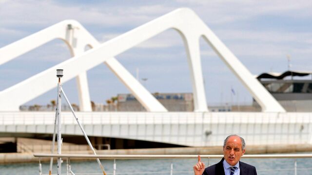 La Abogacía de la Generalitat debe decidir si acusa a Camps o si, siguiendo el criterio de la Fiscalía, basado en el informe de la Intervención, pide el archivo