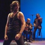 El bailaor, durante un momento de la representación