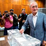 El alcalde de Málaga, Francisco de la Torre, vota hoy. EFE/Jorge Zapata