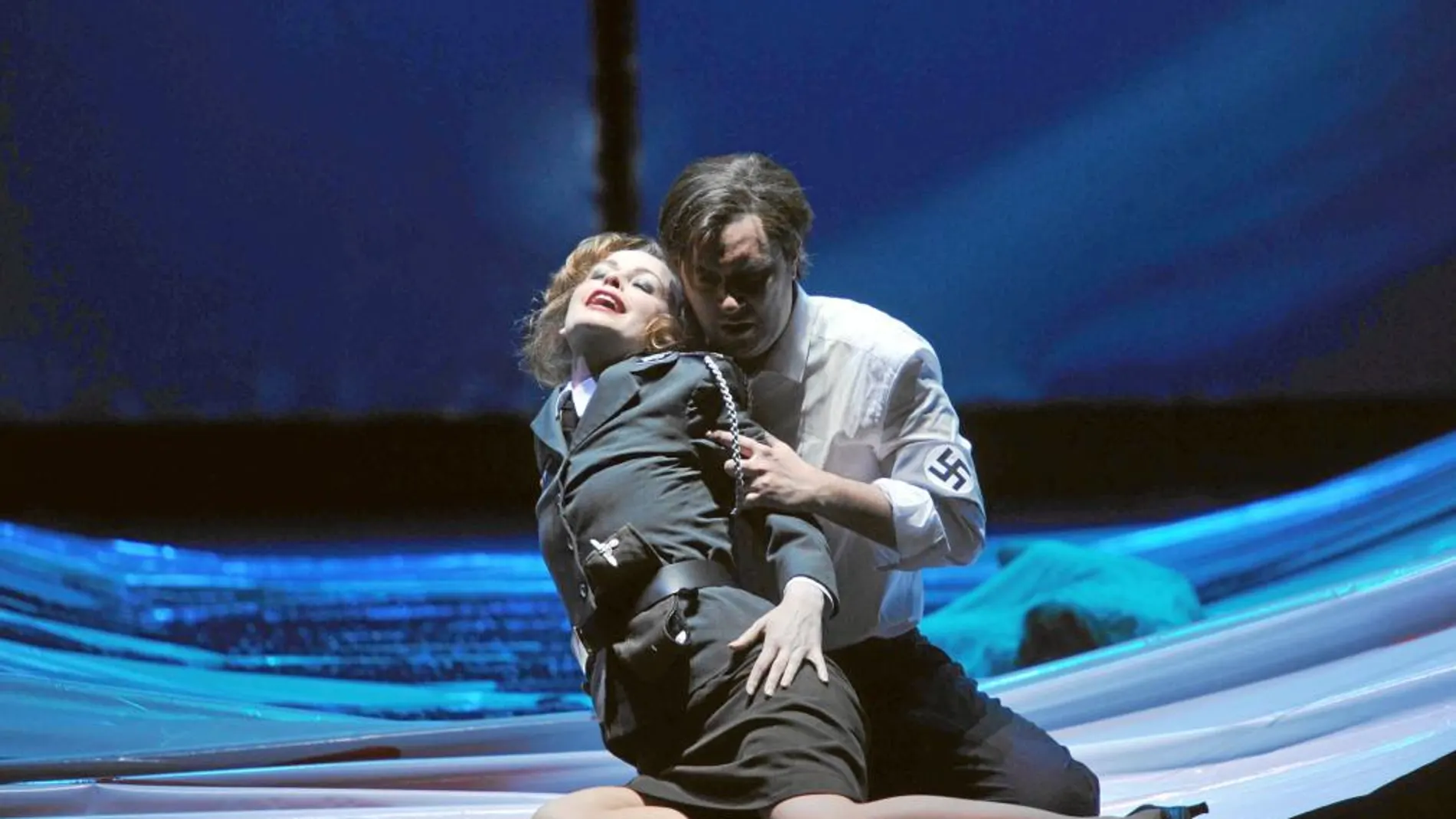 La reciente producción de Kosminski para la Ópera de Düsseldorf levantó ampollas al incorporar simbología nazi