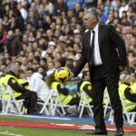 El técnico italiano del Real Madrid, Carlo Ancelotti, durante el partido de la duodécima jornada de Liga de Primera División