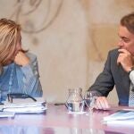 Mas charla con Ortega, la máxima dirigente de Unió en el Govern, durante la ejecutiva Convergència
