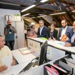 Imagen de los representantes de PSC, ICV, C's y PP en el momemto de entregar la solicitud para convocar la Diputación Permanente
