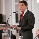 Ignacio González presentó ayer su nueva reforma fiscal en un desayuno informativo