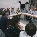 Los negociadores de los tres partidos se reunieron ayer por la tarde en la sede de la formación morada para cerrar la estructura del futuro Gobierno