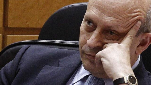 GRA300. MADRID, 21/05/2013.- El ministro de Educación, José Ignacio Wert, durante la sesión de control al Gobierno