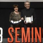 Los actores Concha Velasco y José Sacristán tras recoger la Espiga de Honor en la 58 Semana Internacional de Cine de Valladolid
