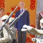 Pedro Morenés, junto a Ramiro Ruiz Medrano, Rosa Valdeón e Ignacio Albiñana, durante el desfile