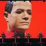 La efectiva puesta en escena de Kraftwerk sedujo a más de 25.000 personas con ganas de homenajear a los padres de todo