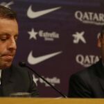 Sandro Rosell, durante la rueda de prensa, acompañado por Josep Maria Bartomeu, que le sustituye en el cargo.