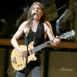 El guitarrista Malcolm Young, co-fundador de AC/DC