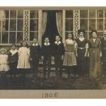 Imagen de la familia Wall, fotografiada en 1908.